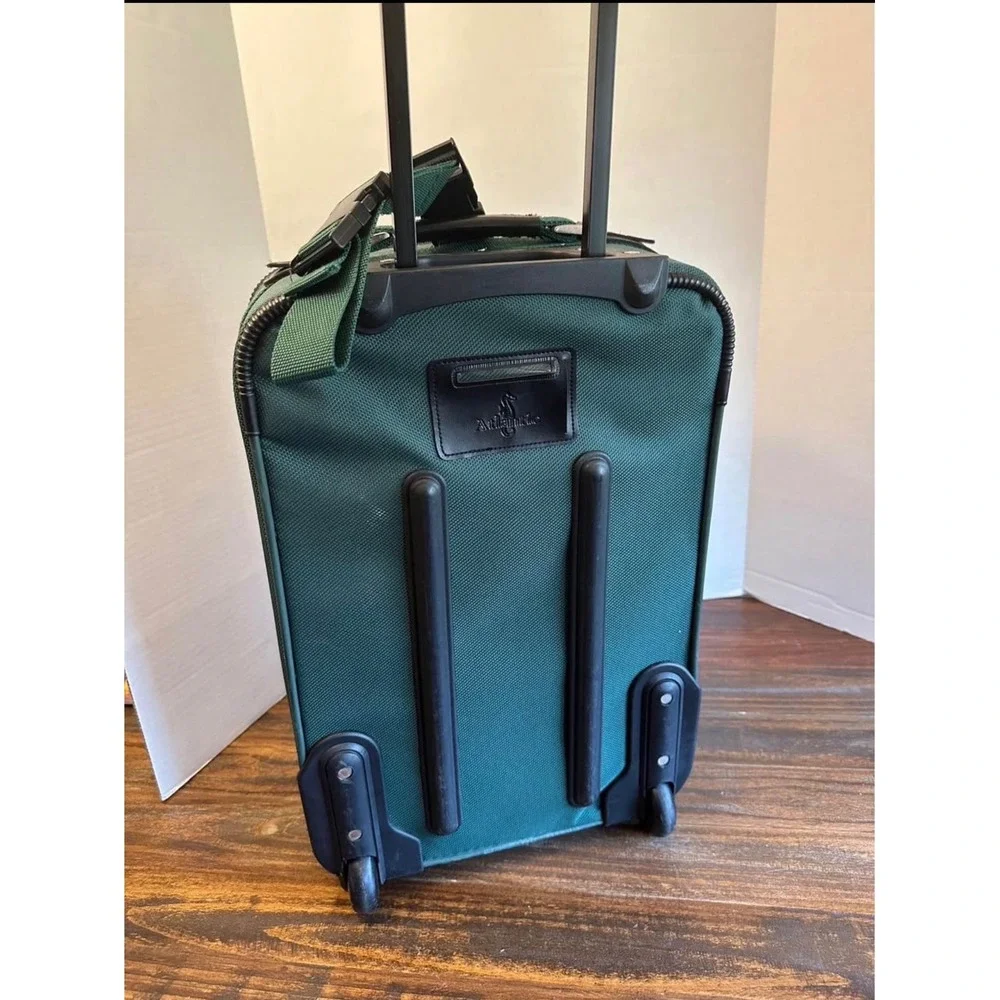 Atlantic Forest Green‎ Rolling Carry On Suitcase 21